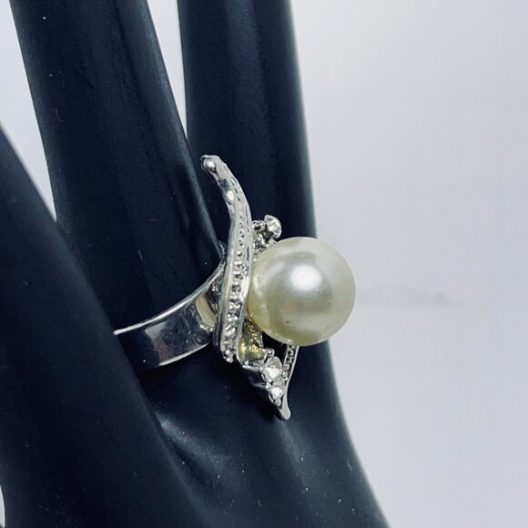 Adjustable Silver Tone Faux Pearl And Clear Rhinestone Statement Ring (R452) - Picture 3 of 6
